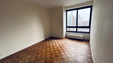 100 United Nations Plaza, Unit 21F in New York, NY - Building Photo - Building Photo