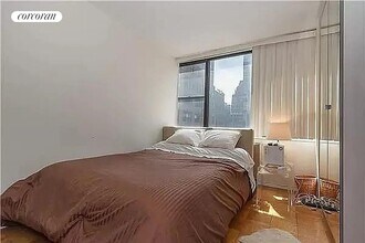 301 E 45th St in New York, NY - Foto de edificio - Building Photo