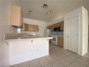 8524 Highland View in Las Vegas, NV - Building Photo - Building Photo