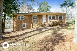 940 Pine Hill Rd in Birmingham, AL - Building Photo