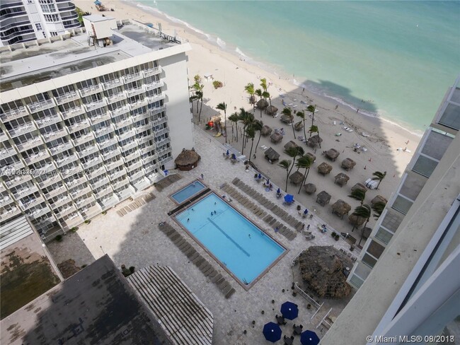 16699 Collins Ave, Unit PH-4308 in Sunny Isles Beach, FL - Building Photo - Building Photo