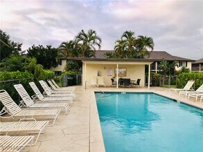 5695 Rattlesnake Hammock Rd in Naples, FL - Foto de edificio - Building Photo