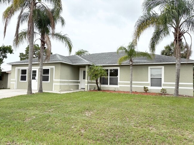property at 1565 Emerson Dr SE