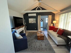 220 Narragansett Ave in Barrington, RI - Building Photo - Building Photo