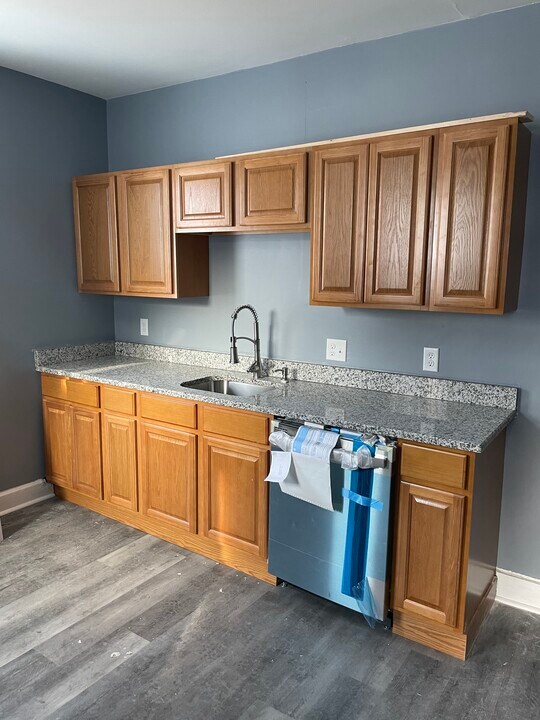 18 Crystal St in Worcester, MA - Building Photo