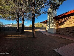 7501 Windcrest Dr in El Paso, TX - Building Photo - Building Photo