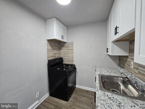 6931 Greenway Ave in Philadelphia, PA - Building Photo - Building Photo