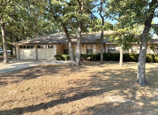 124 Forest Dr in Elgin, TX - Building Photo - Building Photo