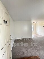 382 Acacia Ave in Carlsbad, CA - Building Photo