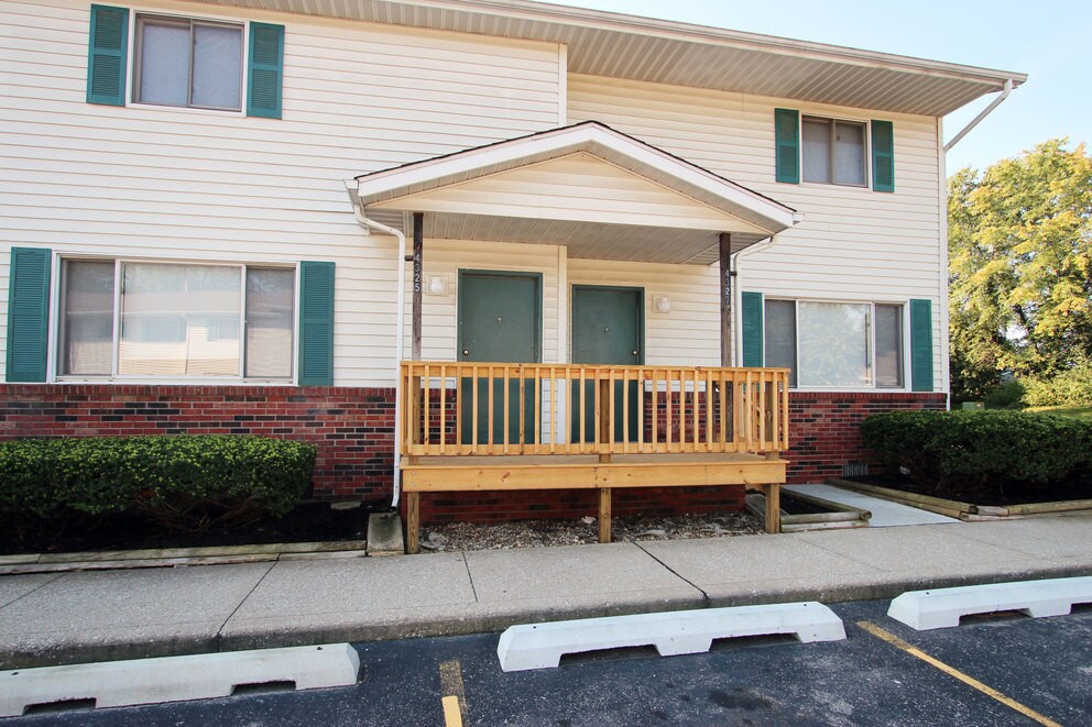 Hickory Grove in Bloomington, IN - Foto de edificio