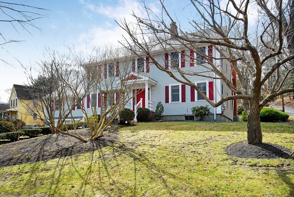 20 Blossom St in Lexington, MA - Building Photo