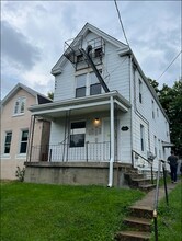 5118 Globe Ave, Unit 1 in Cincinnati, OH - Foto de edificio - Building Photo