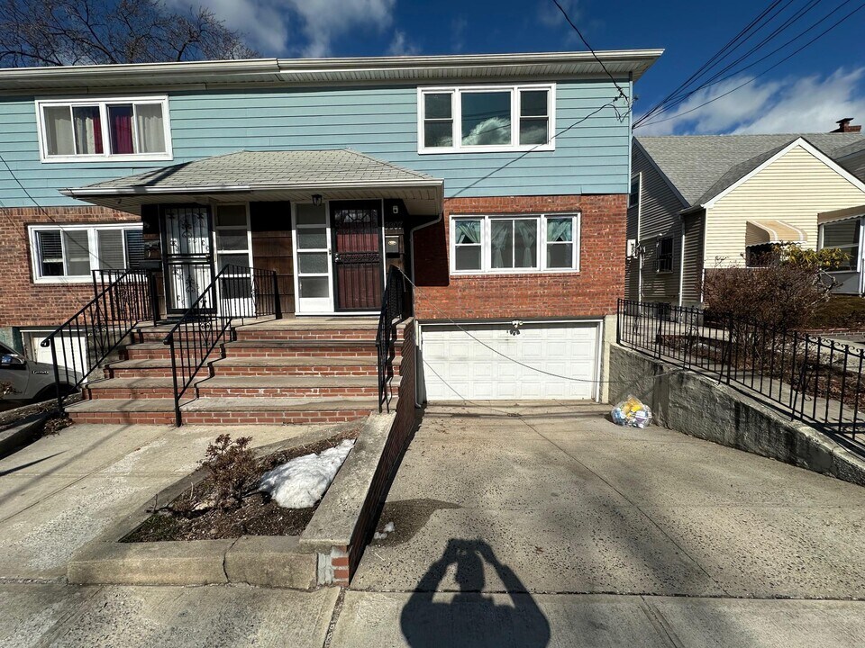 99-07 23rd Ave-Unit -2nd Floor in Queens, NY - Building Photo