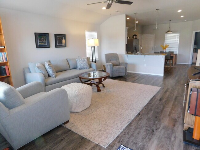 4656 W Fairbanks Way in Fayetteville, AR - Foto de edificio - Building Photo