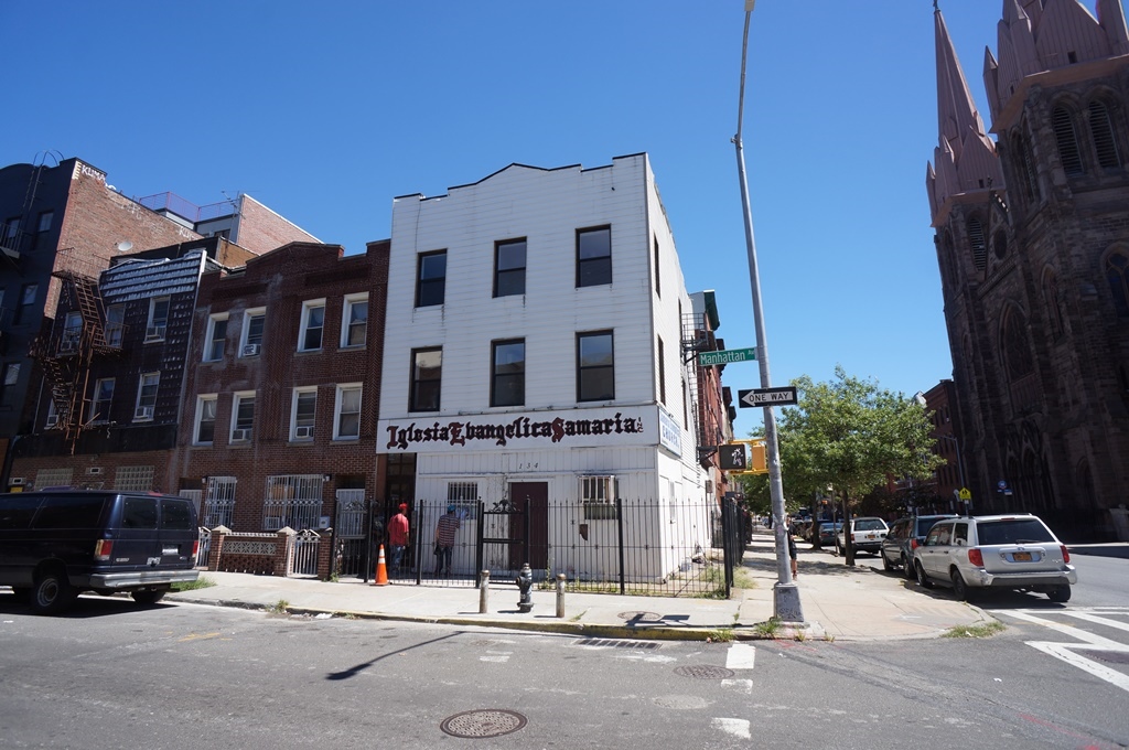 134 Manhattan Ave in Brooklyn, NY - Building Photo