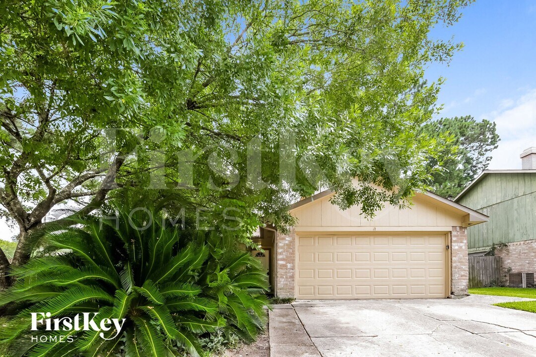 20142 Misty Pines Dr in Humble, TX - Foto de edificio
