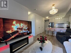 430 Square One Dr in Mississauga, ON - Building Photo - Building Photo