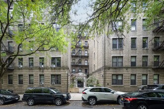 139 Payson Ave in New York, NY - Foto de edificio - Building Photo