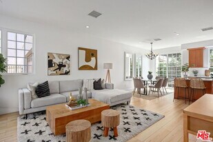 7966 1st St in Los Angeles, CA - Building Photo