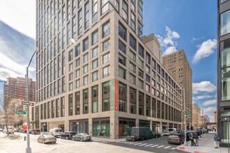 Norfolk Senior Housing Building in New York, NY - Foto de edificio - Building Photo