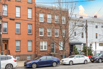 349 Pavonia Ave in Jersey City, NJ - Foto de edificio - Building Photo