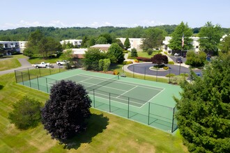 The Glen at Sugar Hill in Brunswick, NY - Foto de edificio - Building Photo