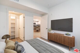 1227 N Berendo St in Los Angeles, CA - Building Photo - Building Photo