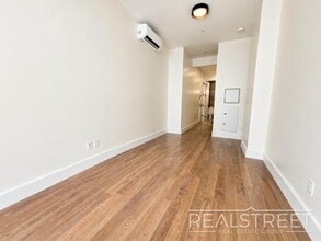 Rogers Avenue, Unit 2B in Brooklyn, NY - Foto de edificio - Building Photo