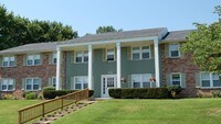Building Photo - Hampton Court Apartments in Indiana, Pennsylvania