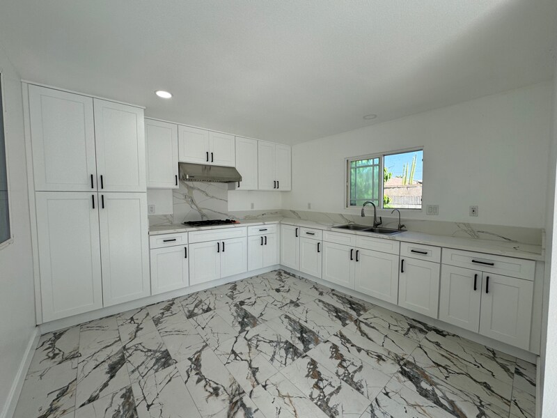 5413 W 4th St in Santa Ana, CA - Building Photo