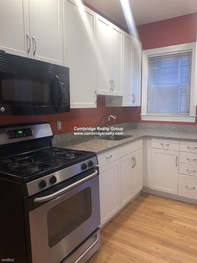 68 Kenmere Rd-Unit -# 1 in Medford, MA - Building Photo - Building Photo