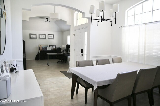 209 Edgewater Branch Dr in Jacksonville, FL - Building Photo - Building Photo