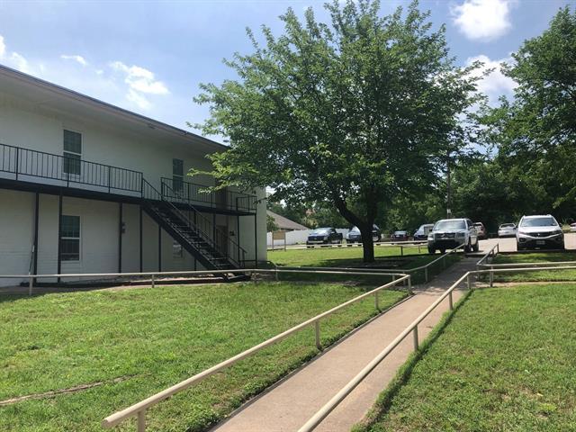 312 W Rentz St in Weatherford, TX - Building Photo - Building Photo