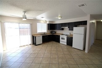 2088 Wondra Dr in Las Vegas, NV - Building Photo - Building Photo