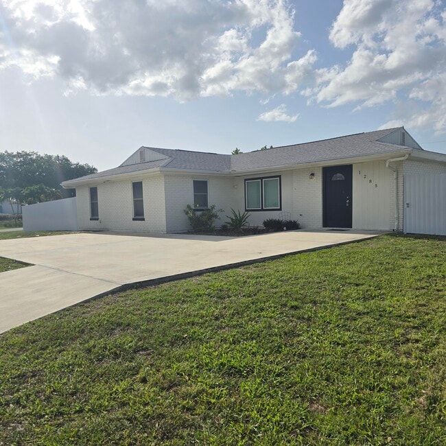 property at 1285 SE Port St Lucie Blvd