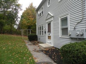 10 Hill Crescent, Unit #1 in Southbridge, MA - Building Photo