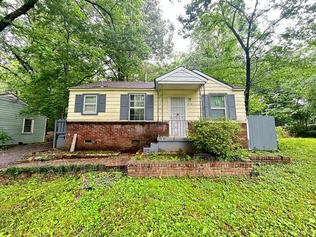 property at 2718 Windsor Pkwy