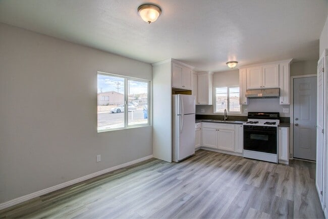 905 Carson St in Barstow, CA - Building Photo - Building Photo