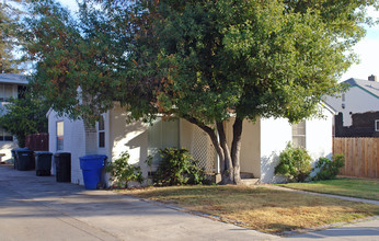 4-plex  (& Sfr) in Sacramento, CA - Building Photo - Building Photo