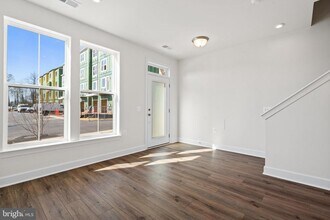 596 Watermans Dr in Woodbridge, VA - Building Photo - Building Photo