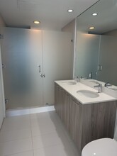 501 NE 31st St, Unit 2004 in Miami, FL - Building Photo - Building Photo