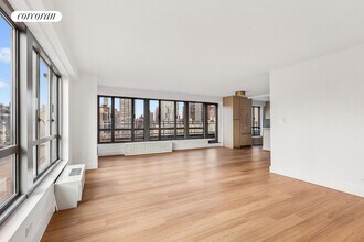 501 E 87th St in New York, NY - Building Photo - Building Photo