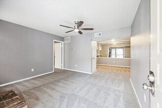 2100 Wilcrest Dr in Houston, TX - Building Photo - Building Photo