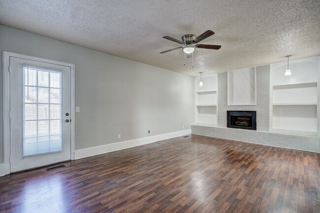 805 Cherrywood Ln in Yukon, OK - Building Photo - Building Photo