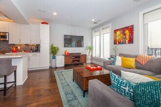 111 B St, Unit 3 in Boston, MA - Building Photo - Building Photo