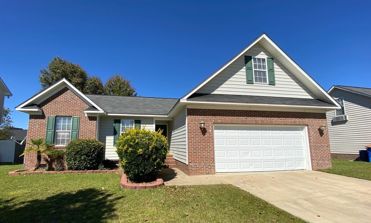 8304 English Saddle Dr in Fayetteville, NC - Building Photo