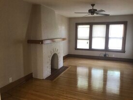 210 W Hazeltine Ave, Unit upper in Kenmore, NY - Building Photo