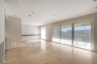 2239 Del Mar Scenic Pkwy in Del Mar, CA - Foto de edificio - Building Photo