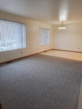 5725 W Barton St in Ludington, MI - Foto de edificio - Building Photo