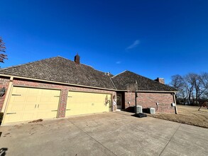 5300 Oak Meadow Dr in Tulsa, OK - Building Photo - Building Photo